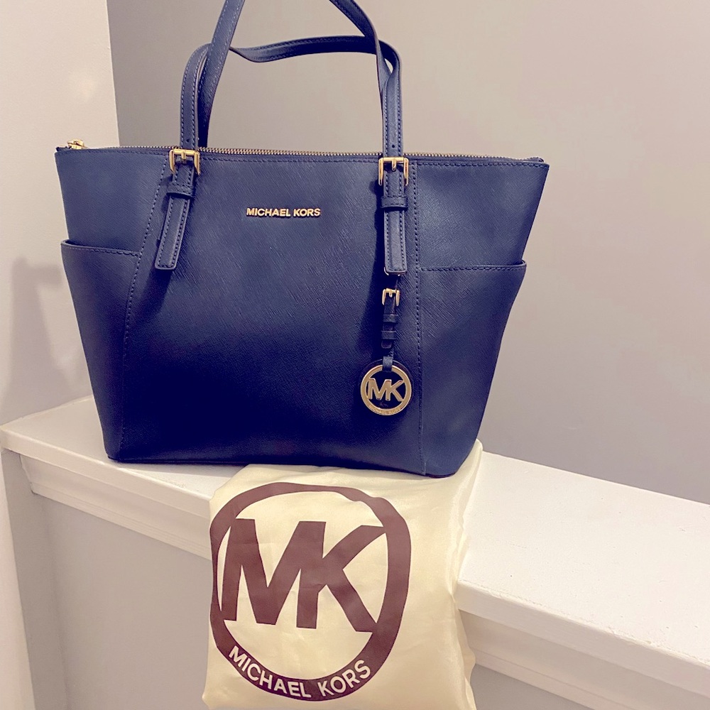Authentic, Michael Kors - Medium Leather Tote!